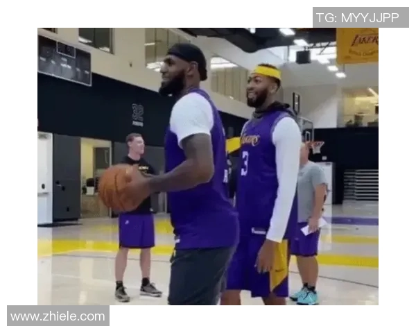 姚明荣获年度体育贡献奖领奖金助力青少年篮球发展