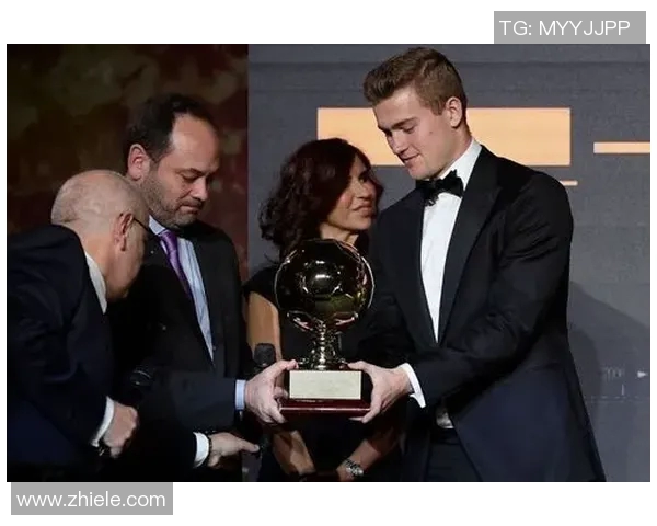 德里赫特荣获欧洲金童奖：天才中卫的崛起之路